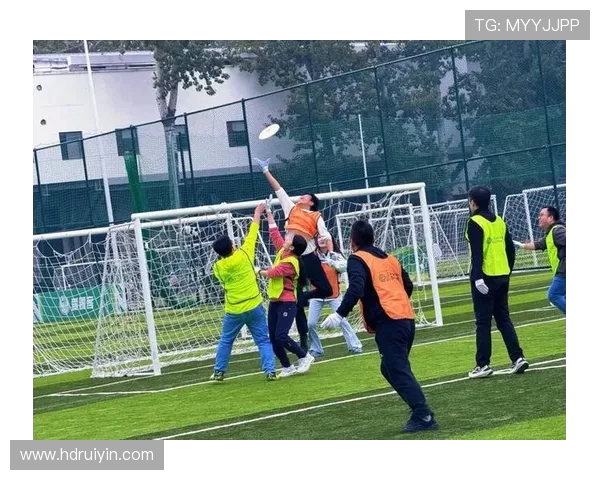 武汉飞盘队的耐力挑战与飞盘运动的魅力探讨 武汉飞盘队的耐力挑战与飞盘运动的魅力探讨