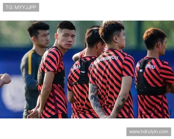 恒大与申花首发阵容揭晓赛前新闻分析与球员状态解读