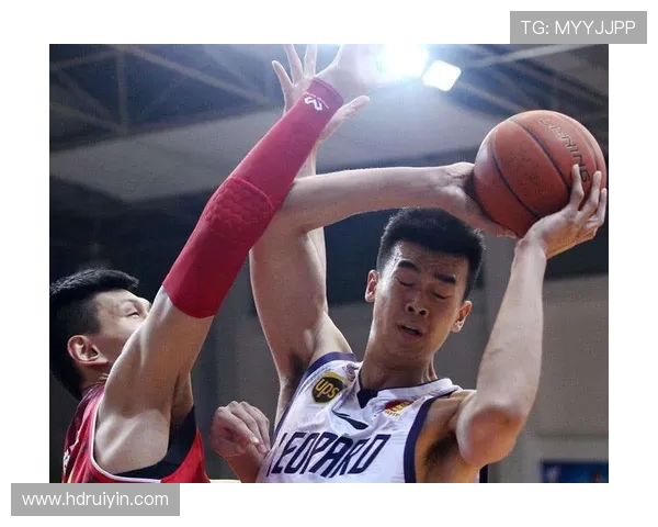 李慕豪：从篮球新星到职业生涯的辉煌蜕变之路