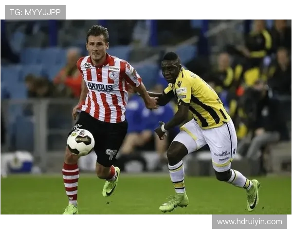 格拉夫与瓦尔韦克的激烈对决揭示足球战术与团队合作的重要性