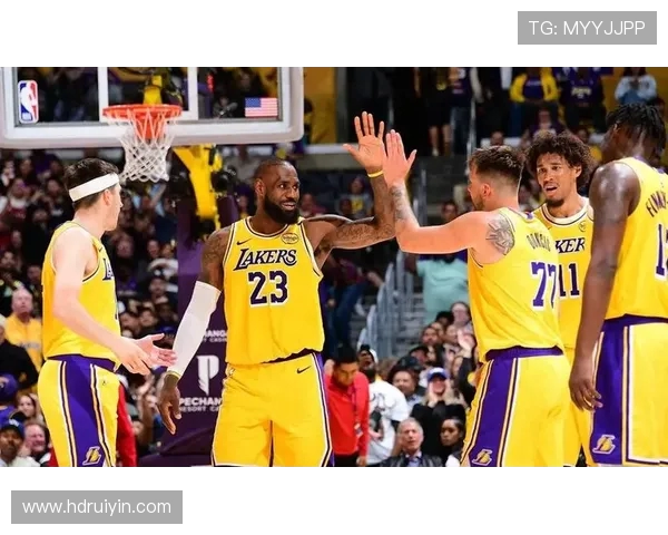 湖人对决热火激战正酣球迷期待精彩瞬间与逆转奇迹 湖人对决热火激战正酣球迷期待精彩瞬间与逆转奇迹