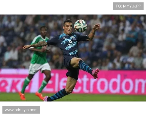 艾维斯与摩里伦斯激战正酣谁能在这场较量中笑到最后